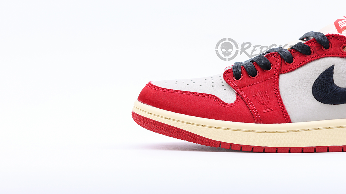 Trophy-Room-x-Air-Jordan-1-Retro-Low-OG-SP-Rookie-Card-Away-Replica10