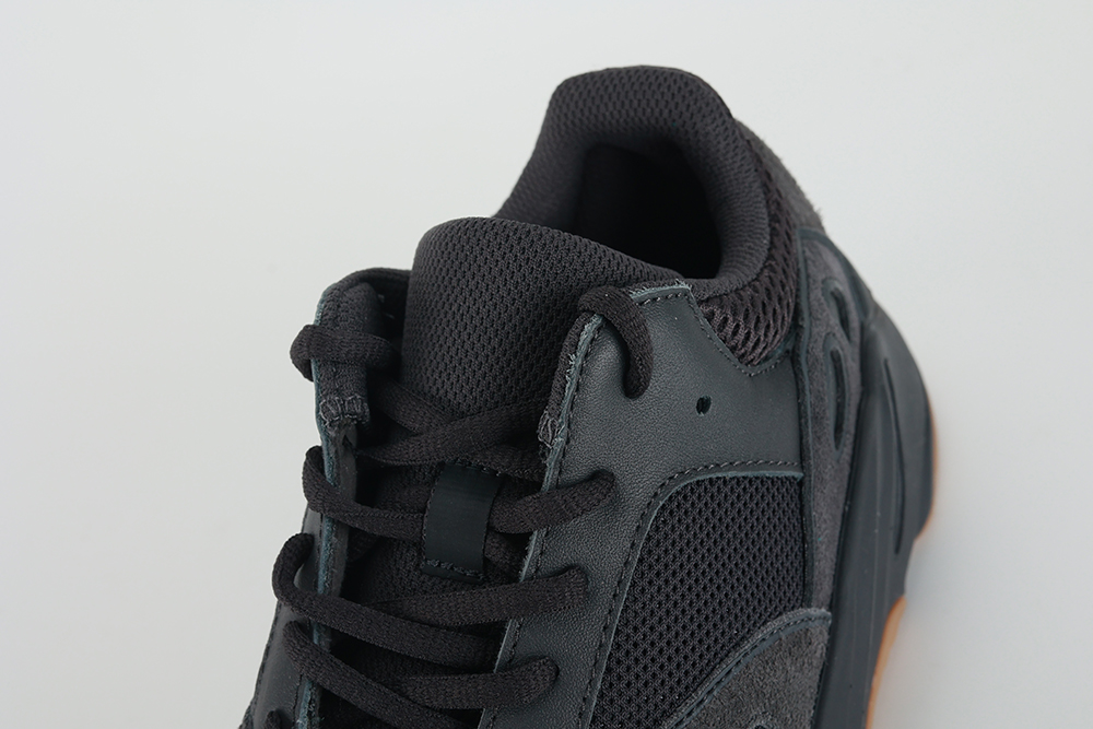 yeezy-boost-700-utility-black-replica-14