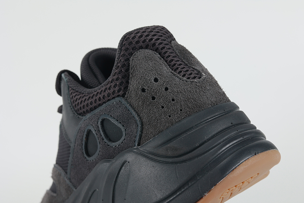 yeezy-boost-700-utility-black-replica-15